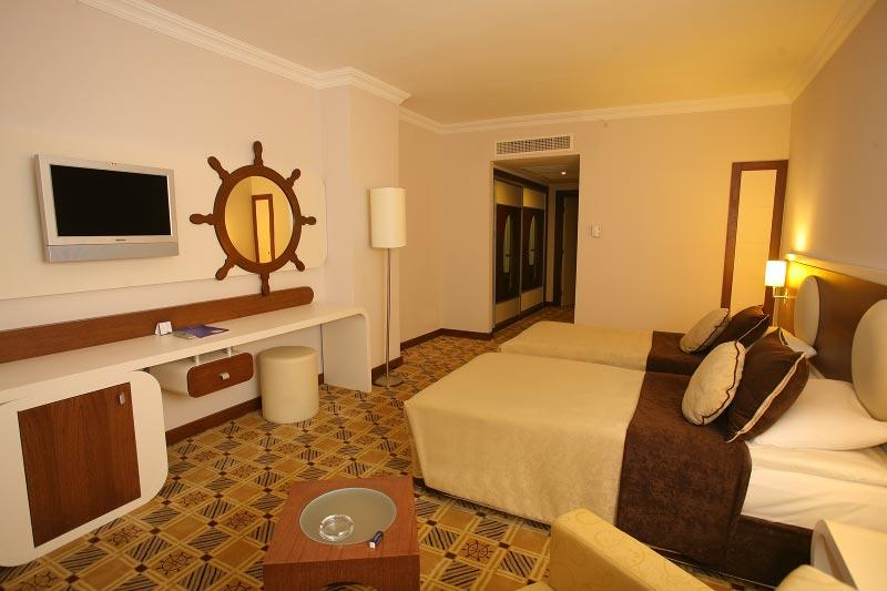 QUEEN ELiZABETH SUiTE HOTEL